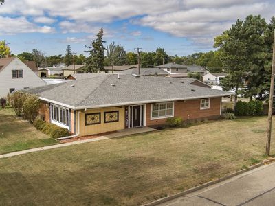 301 4th Ave NE