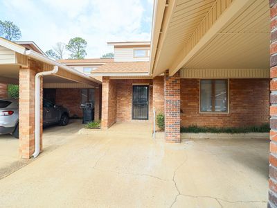 2711 Greenbriar Dr APT A