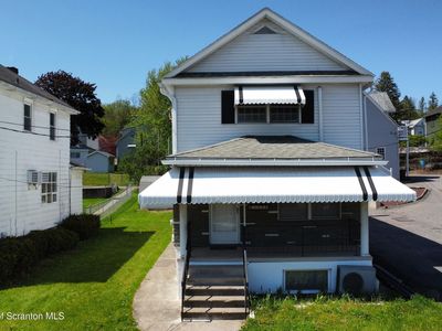 1438 Main St