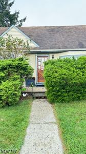 39 Windsor Dr