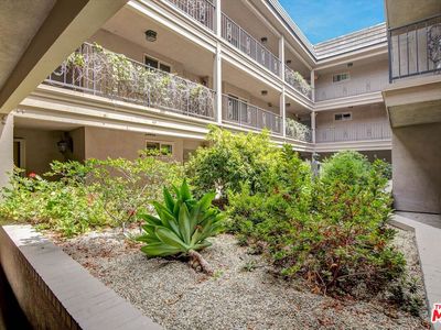 439 N Doheny Dr Unit 204
