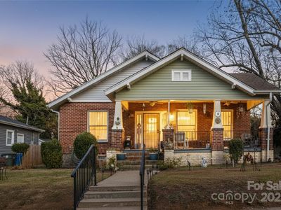 224 E Steele St