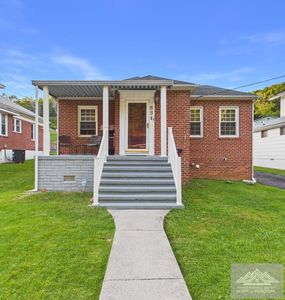 834 Frederick St