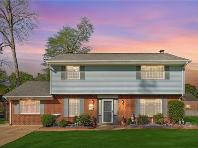 821 Greenwich Ln