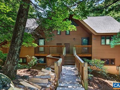 730 Laurelwood