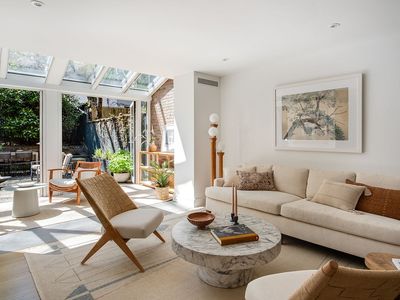 136 E 19th St APT 1W