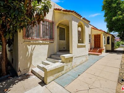 1410 N Serrano Ave