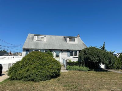 Property at 4 Rosemary Drive, Massapequa, NY