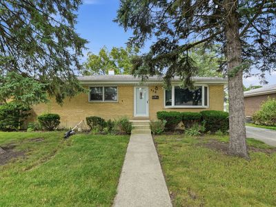 Property at 730 W Beach Dr, Addison, IL