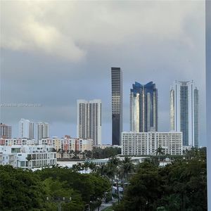 3660 NE 166th St APT 607