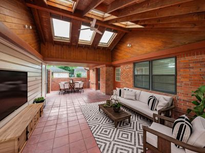 5002 Leafy Hollow Ct