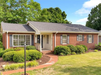 206 Hillside Dr