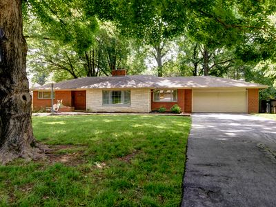 2860 E Crestview Street