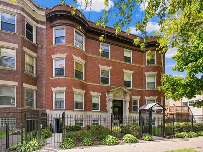 6122 S Greenwood Ave APT 3S