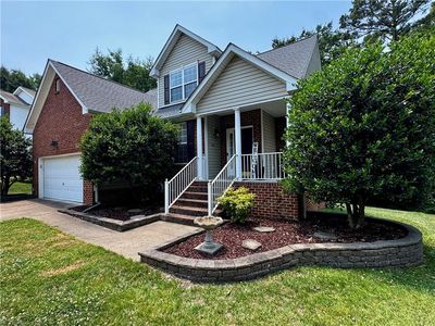 607 Queensbury Ln