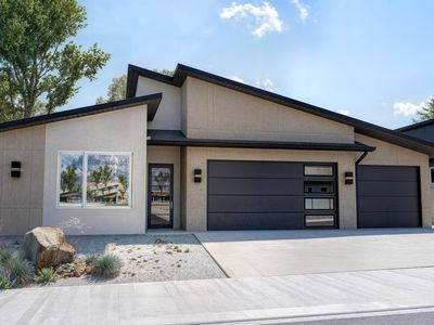 210 Shadow Mesa St
