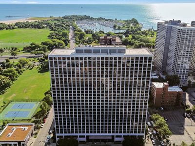 4343 N Clarendon Ave APT 2810