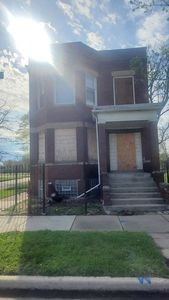 5258 S Emerald Ave
