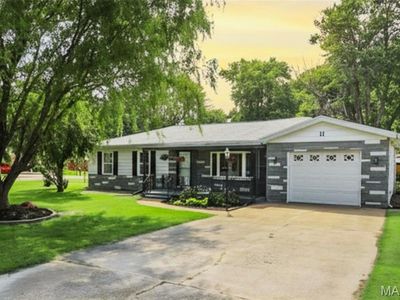 11 Oak Dr