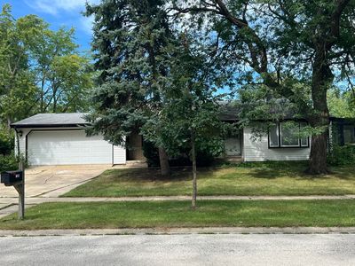 Property at 852 Beechwood Rd, Buffalo Grove, IL