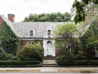 180 Ivy St