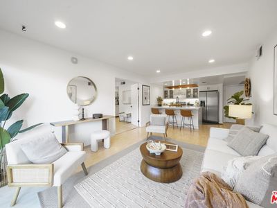 2700 Cahuenga Blvd E APT 4121