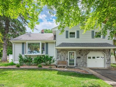Property at 6 Honeyman Dr, Succasunna, NJ