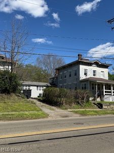 672 3rd St SE