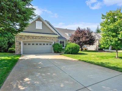 8842 Oakland Hills Cir