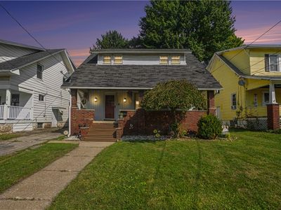 16 W Moody Ave