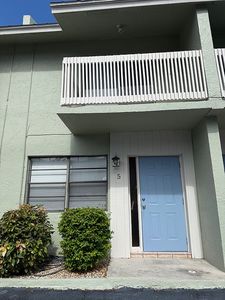 1985 NE 3rd St APT 5