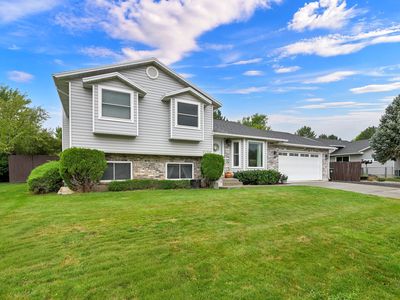 2425 E View Dr