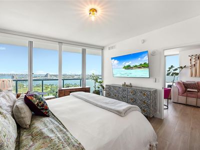 888 Biscayne Blvd APT 2009
