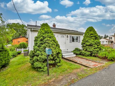 Property at 27 Magnolia St, Saugus, MA