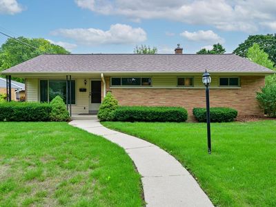 8143 W Raymond LANE