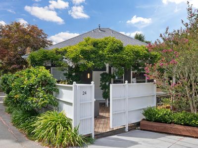 24 Glen Drive