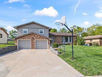 2440 Ivy Ln