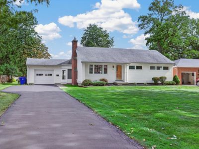 37 Circle End Dr