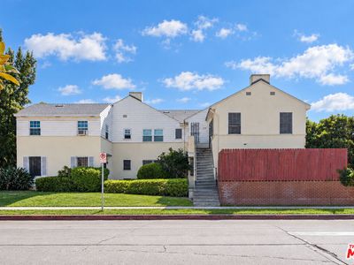 1036 S Genesee Ave