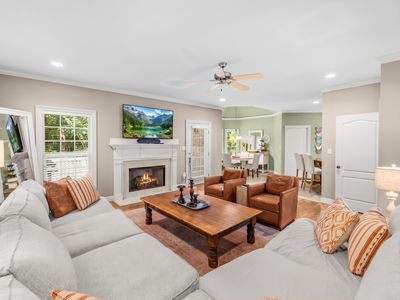 5825 Rosewood Dr