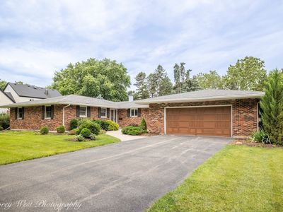 Property at 3 Golfview Pl, Dekalb, IL