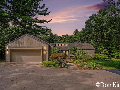 9020 Bailey Dr NE
