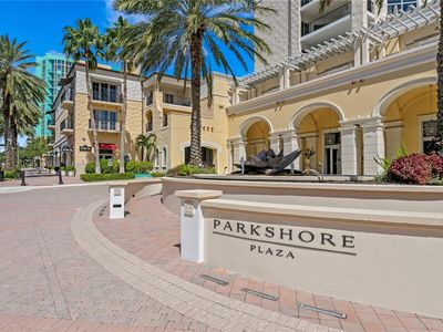 300 Beach Dr NE APT 303