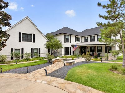 6400 Lake Oaks Cir