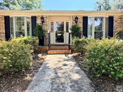 9 Cambridge Dr