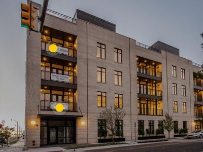 701 N Hudson Ave #206