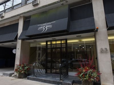 33 E Cedar St APT 15F