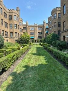2432 W Greenleaf Ave #2