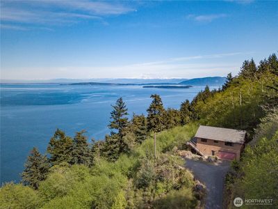 908 Racoon Point Road