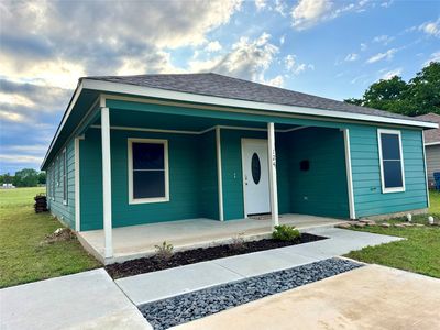 Property at 124 Oakwood St, Chico, TX